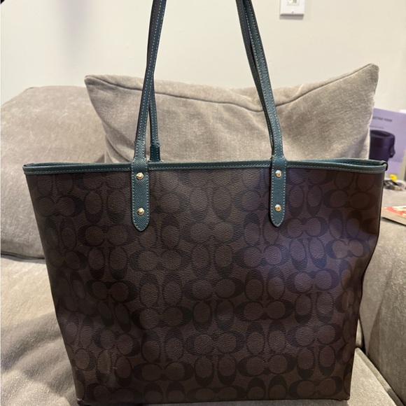 Coach City Tote Bag in Signature canvas - Picture 2 of 7